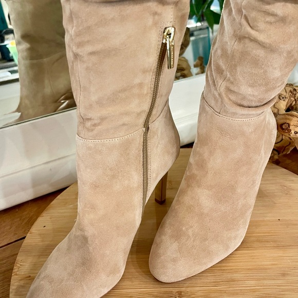 Elegant Tan Suede Knee-High Boots - Picture 1 of 13